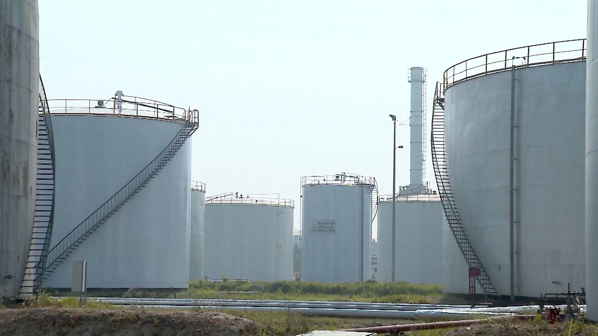 ক্রুড অয়েলের মজুত শেষ হয়ে গেছে বাংলাদেশে 