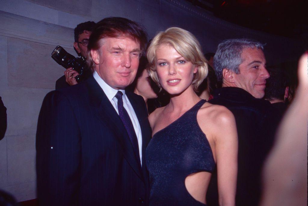 Donald Trump, a modelo belga Ingrid Seynhaeve e o financista Jeffrey Epstein