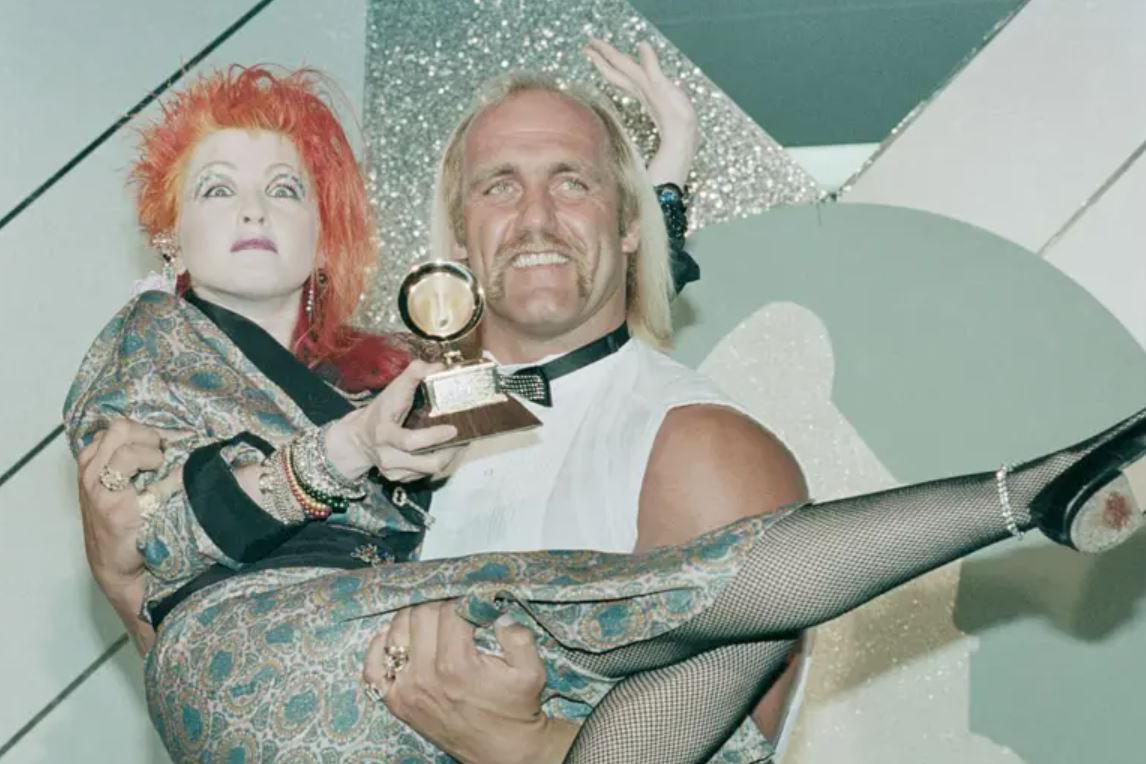 Hulk Hogan i pevačica Sindi Lauper na dodeli Gremi nagrada 1985. godine