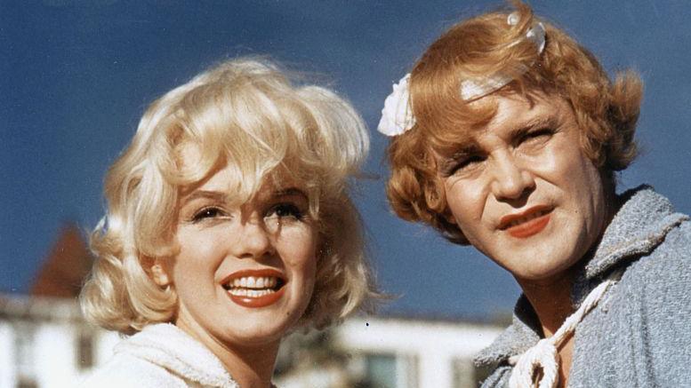 Marilyn Monroe y Jack Lemmon en una escena de "Una Eva y dos Adanes" ("Con faldas y a lo loco" en España)