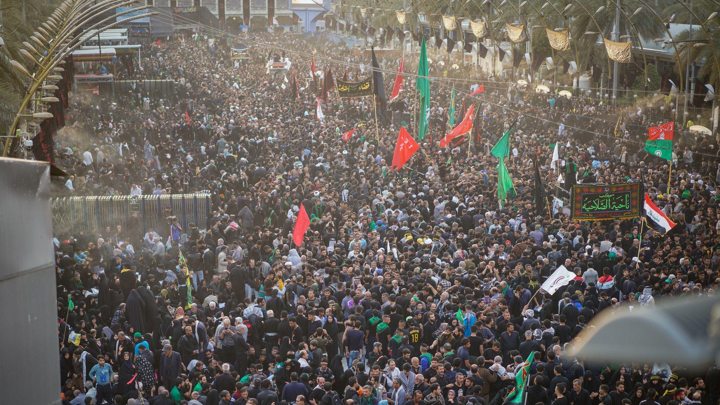 توافد أعداد كبيرة من الزائرين لزيارة مرقد الإمام الحسين