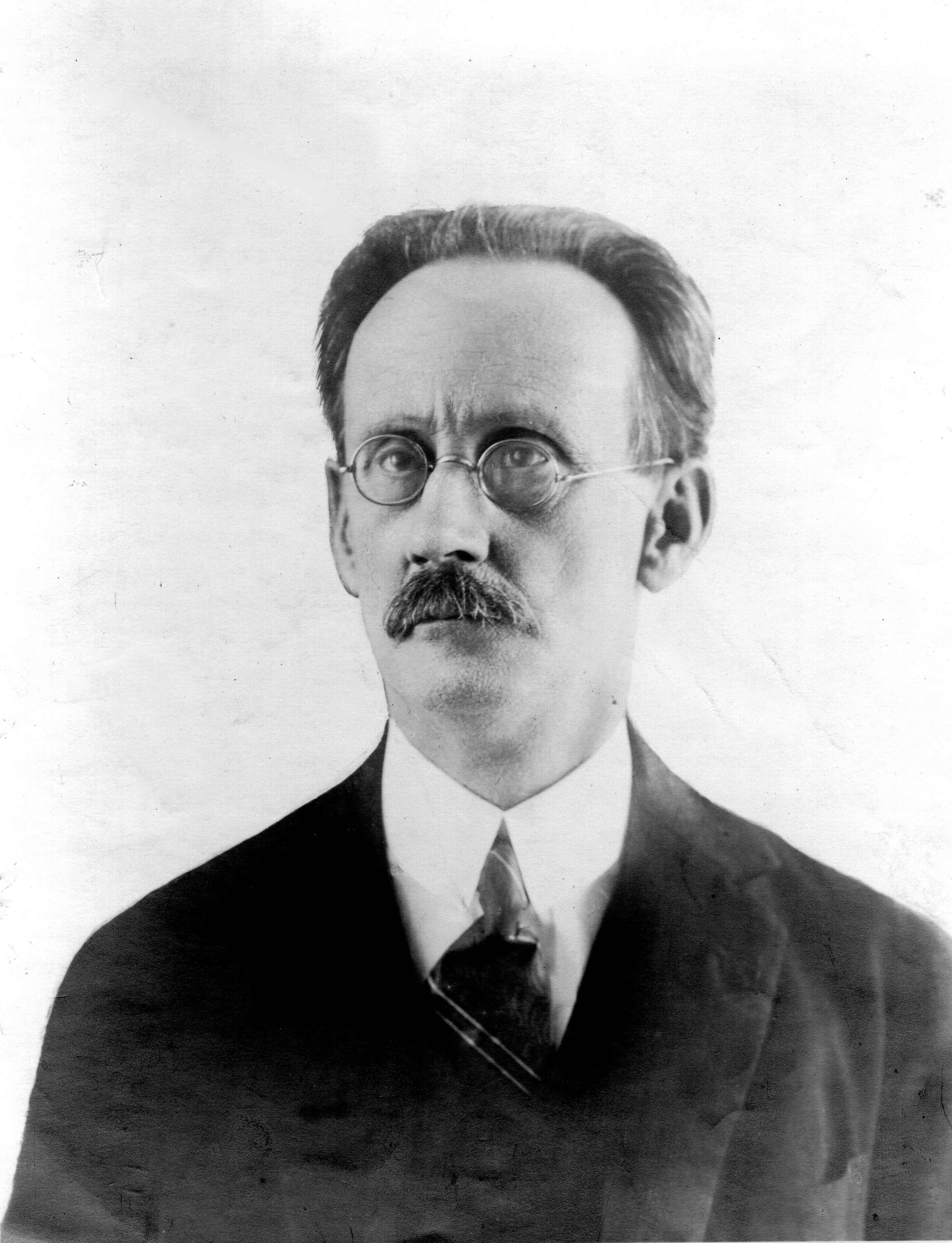 Foto preto e branco do rosto de Adolfo Lutz