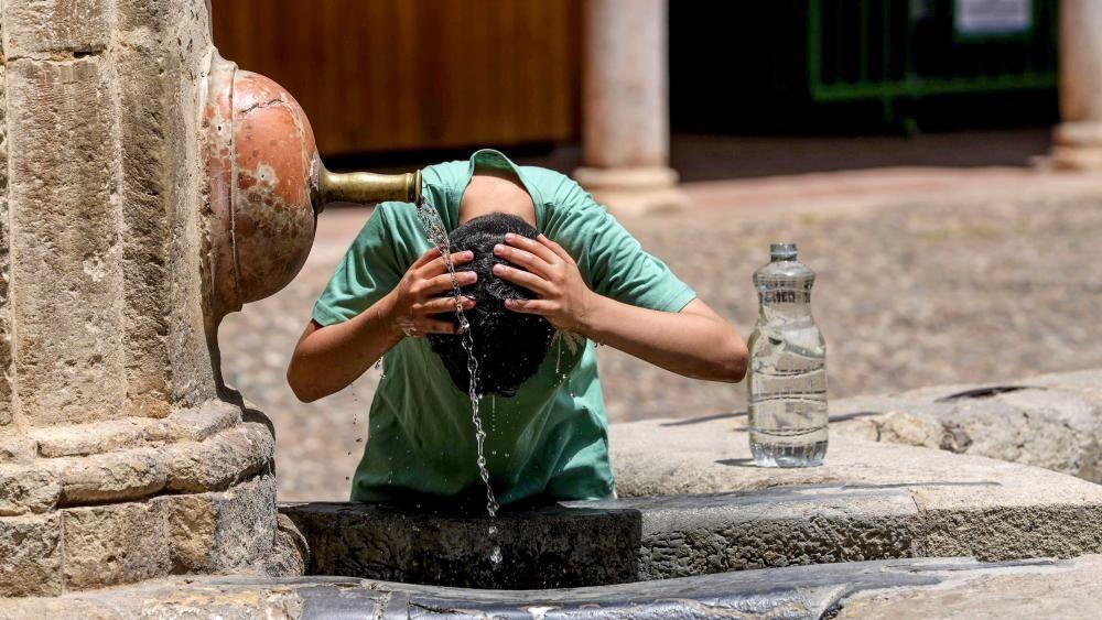 Francuska, Italija i Španija gore na 40 stepeni Celzijusa 5 Rashlađivanje u Kordobi u Španiji