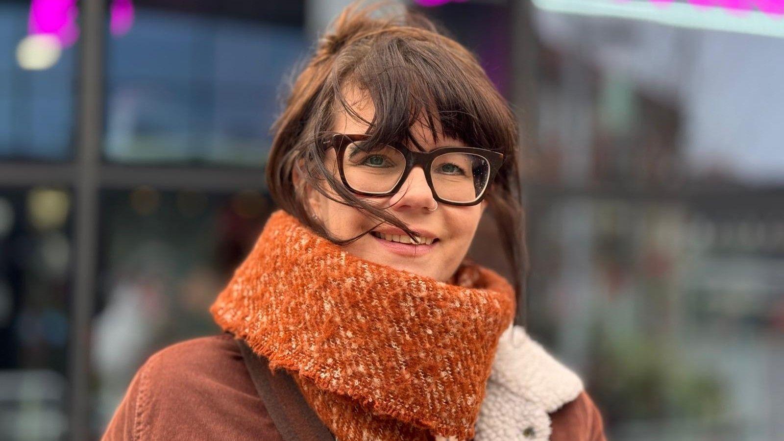 安·洛維（Ann Lowe）