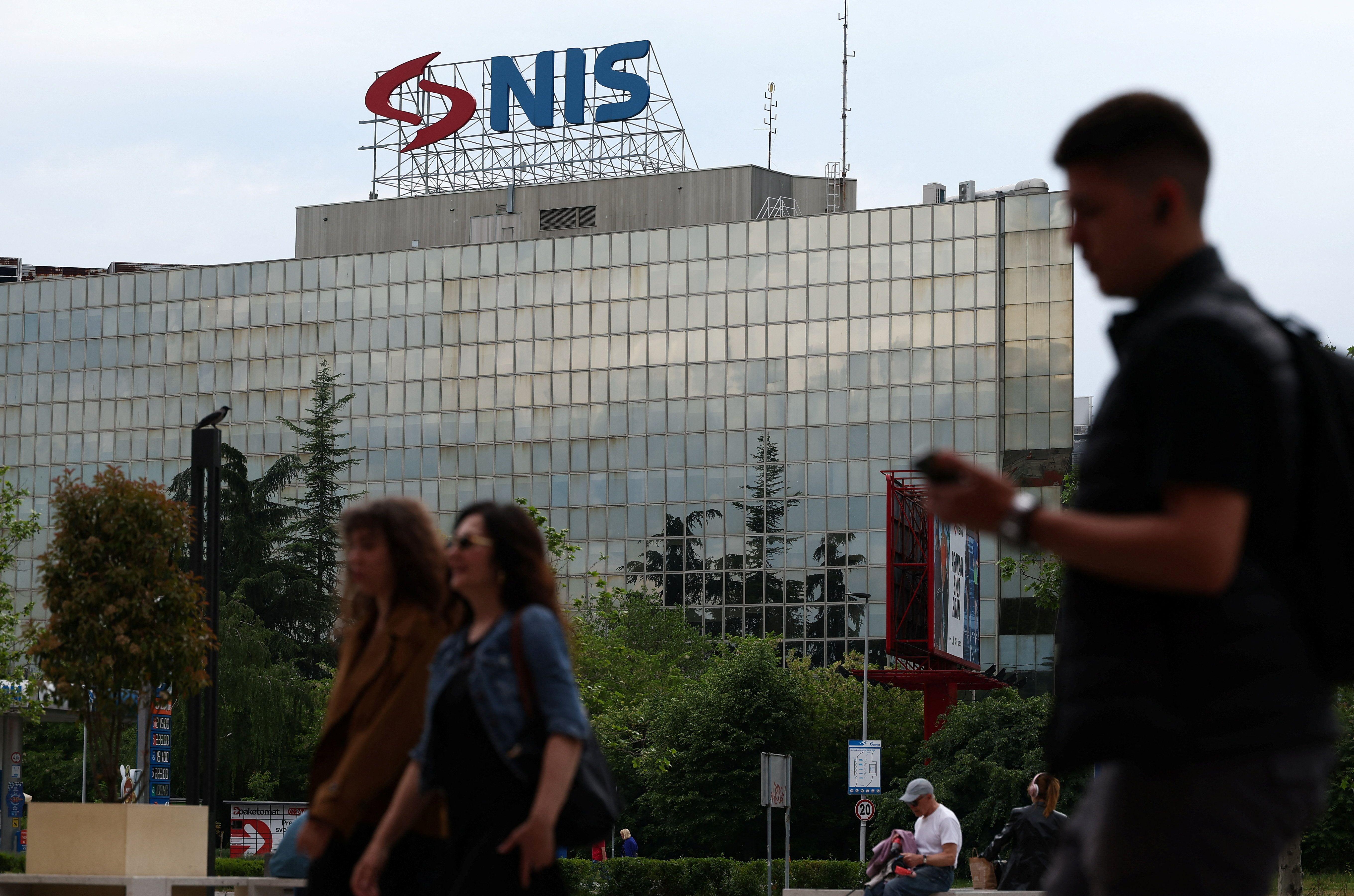 NIS, naftna industrija srbije, benzinska pumpa NIS-a u Beogradu