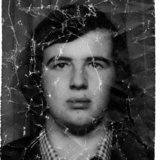 Una foto de pasaporte antigua de Jeremy en 1972 