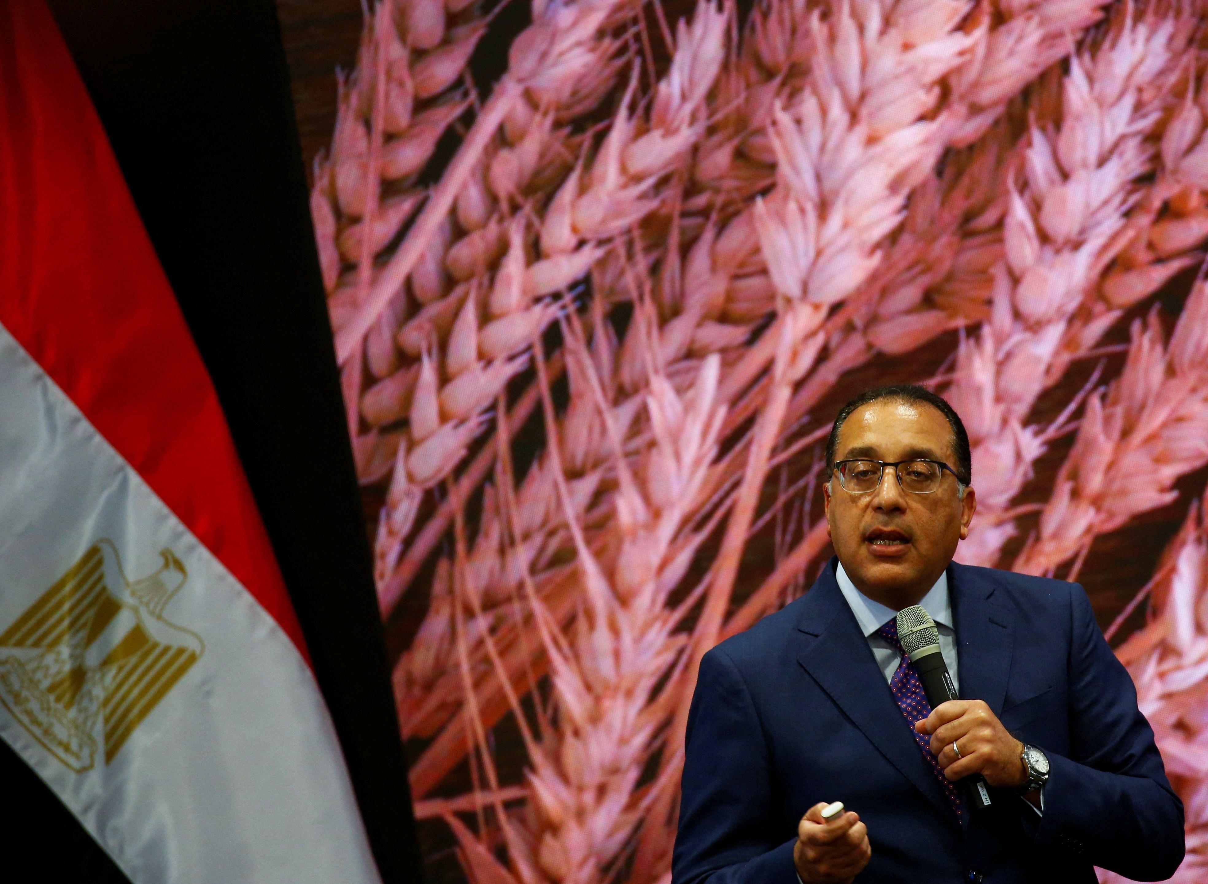 بعد تصريحات رئيس الوزراء المصري، هل تجاوزت مصر بالفعل الأزمة الاقتصادية؟ 1 رئيس الوزراء المصري مصطفى مدبولي يقول إن بلاده تجاوزت الأزمة الاقتصادية