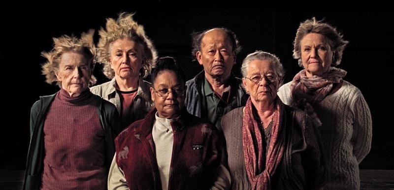 Sobreviventes do experimento (da esquerda para a direita): Mary Gidley, Edna Reves, Fé Seymour, Eisuke Yamaki, Maria Björnstam e Servane Zanotti 