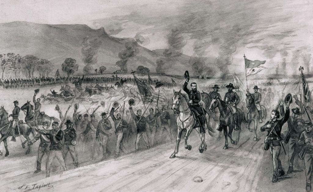 Gravura em preto e branco mostra general em cavalo na estrada, levantando chapéu e saudado por homens