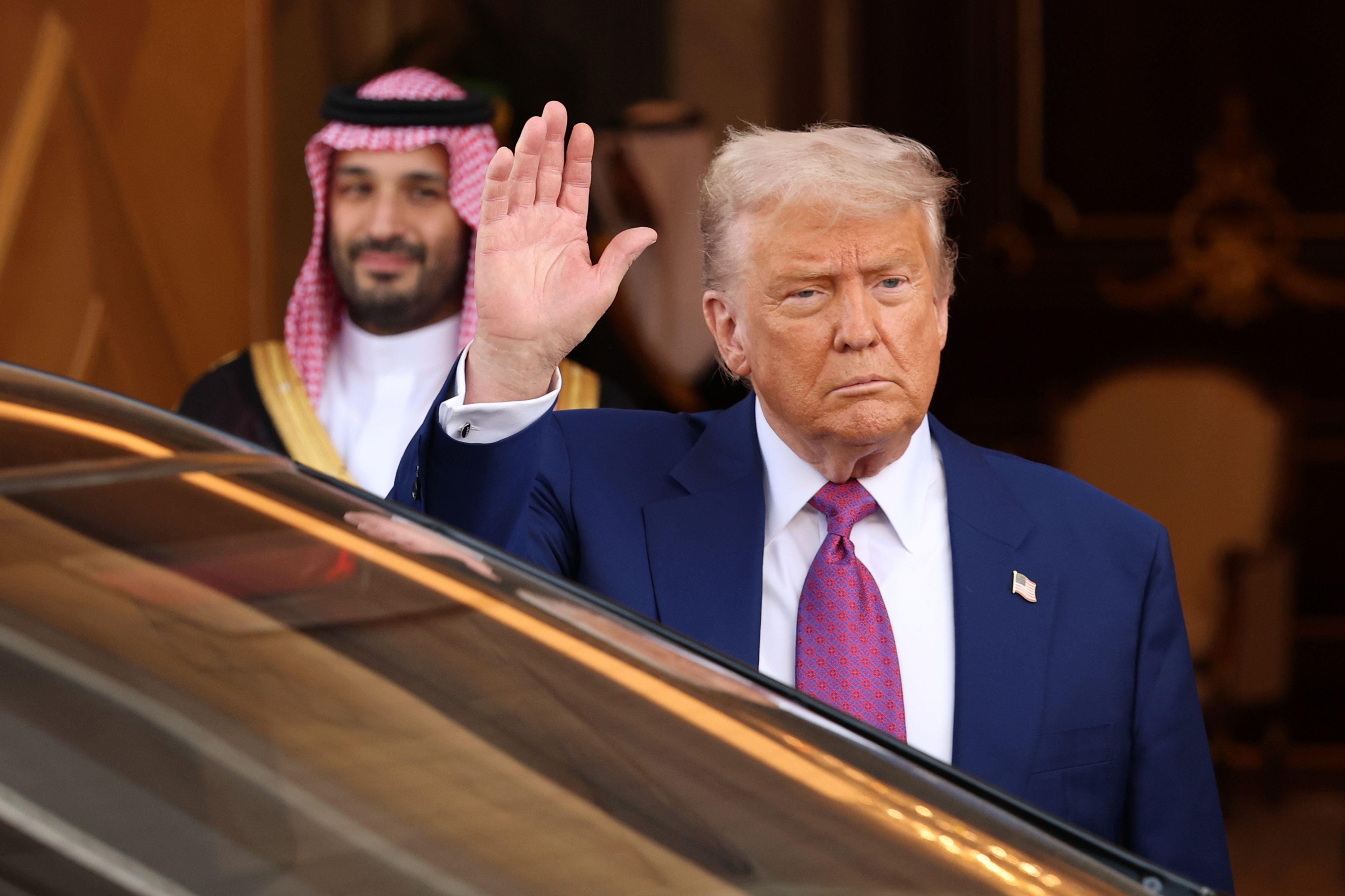 لقاء مرتقب بين دونالد ترامب وأحمد الشرع بعد رفع العقوبات عن سوريا