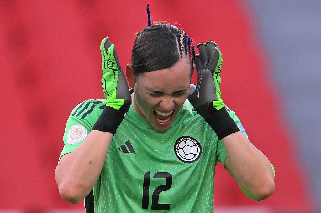 La arquera colombiana, Tapia, se lamenta en un momento de la final contra Brasil.