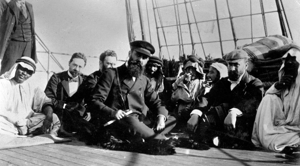 Herzl em um barco navegando para a Palestina em 1898