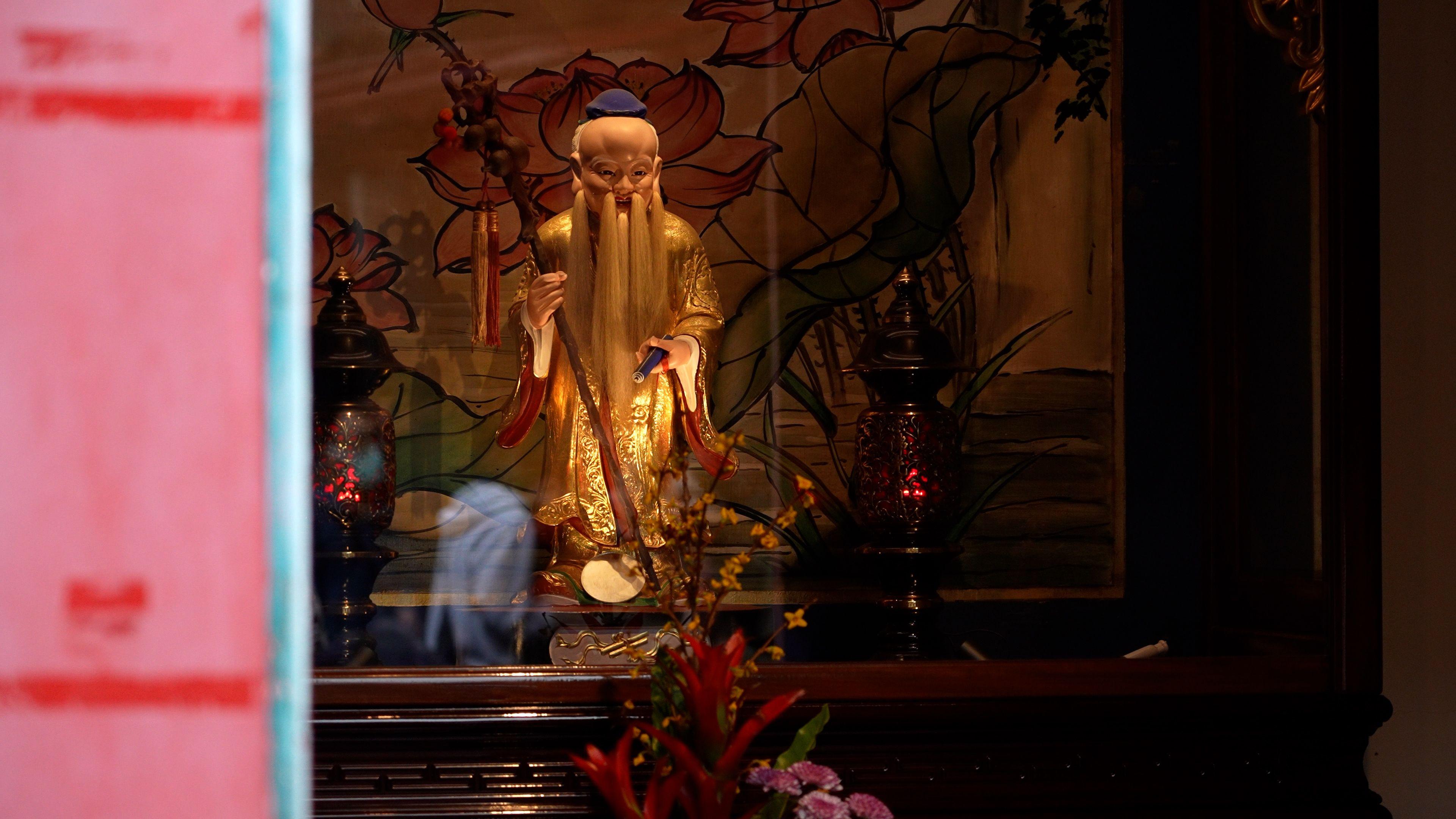 月老形象源自唐代「韋固月下遇老人」故事，後續才逐漸被視為象徵「姻緣天註定」的角色。
