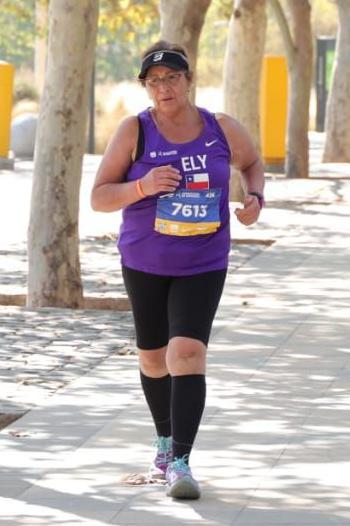 Elisabeth Osorio corriendo en la maratón.