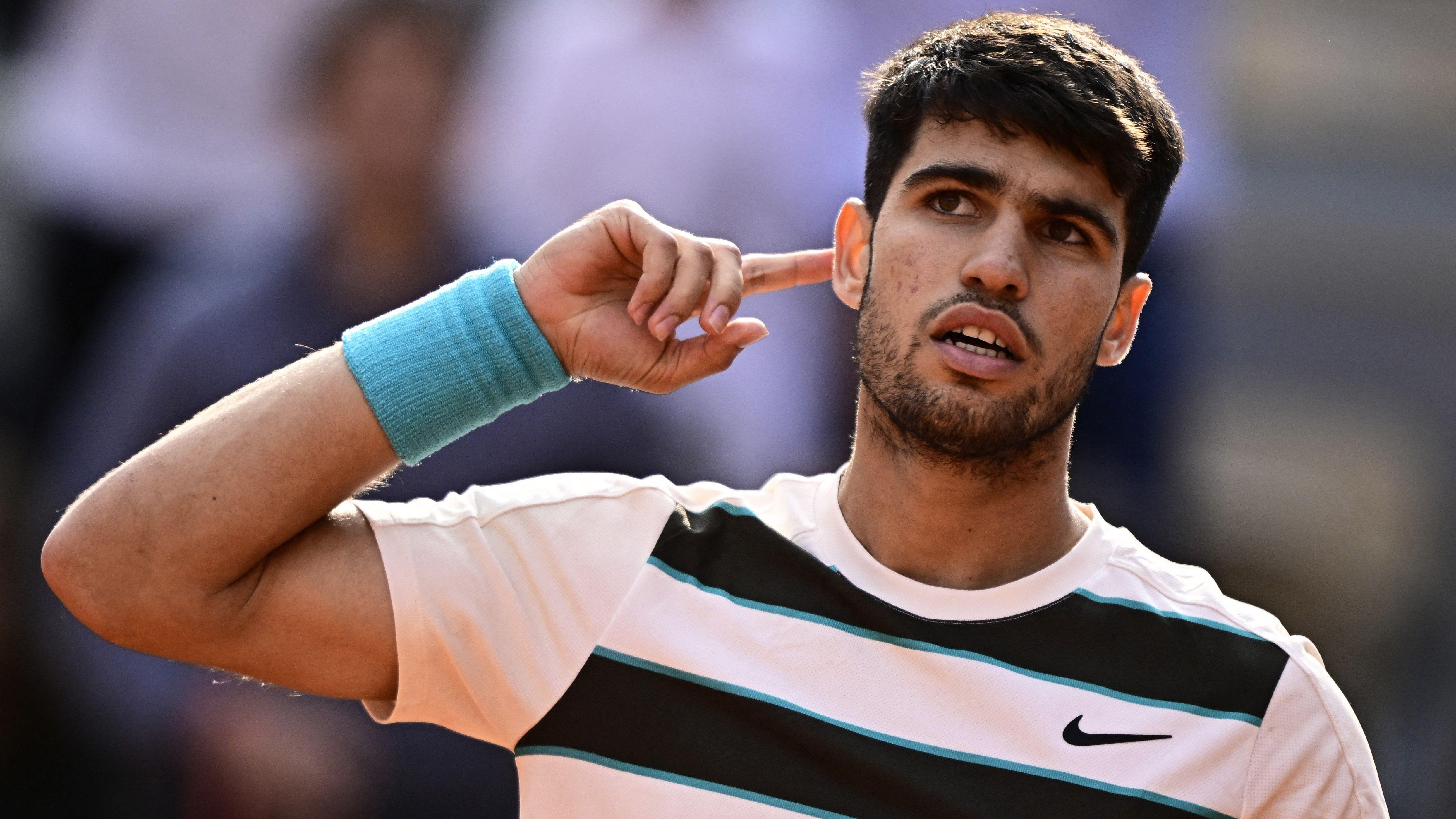 French Open final: Alcaraz snatches third set to stay in match against Sinner