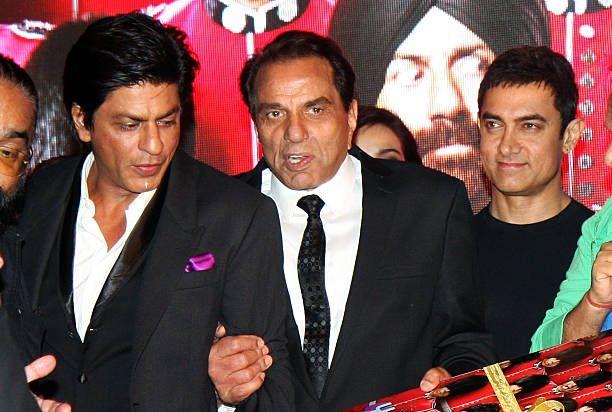 دھرمیندر کو ہسپتال میں دیکھنے آنے والوں میں عامر خان اور شاہ رخ بھی شامل تھے