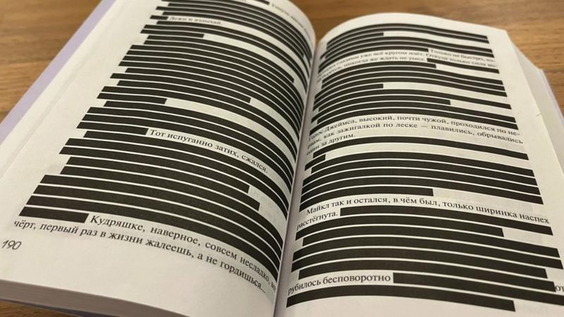 Livro sobre o romance entre dois homens censurado na Rússia