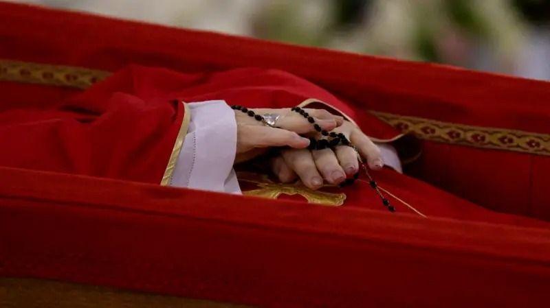 Mãos do papa Francisco