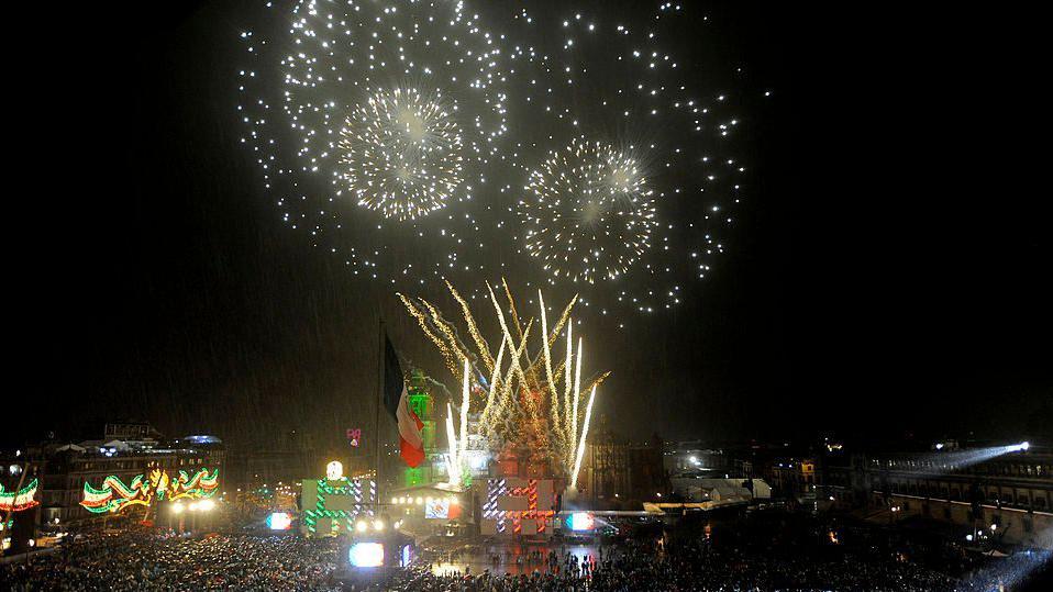 Fuegos artificiales en la plaza.