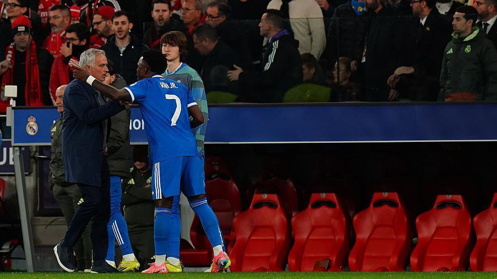 Žoze Murinjo i Vinisijus Žunior u razgovoru, Benfika i Real Madrid