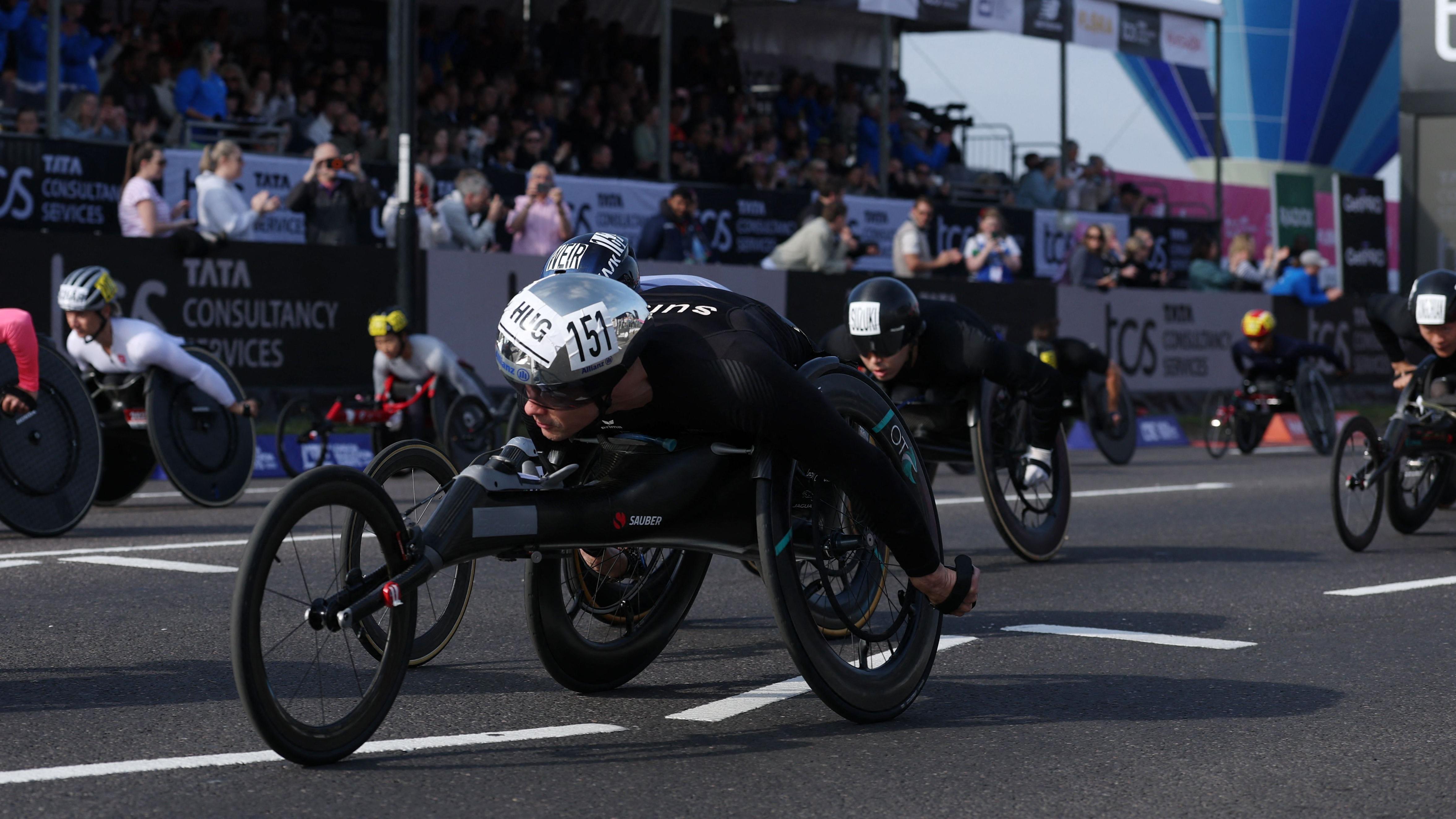 London Marathon 2026: Elite races getting under way - watch & follow live