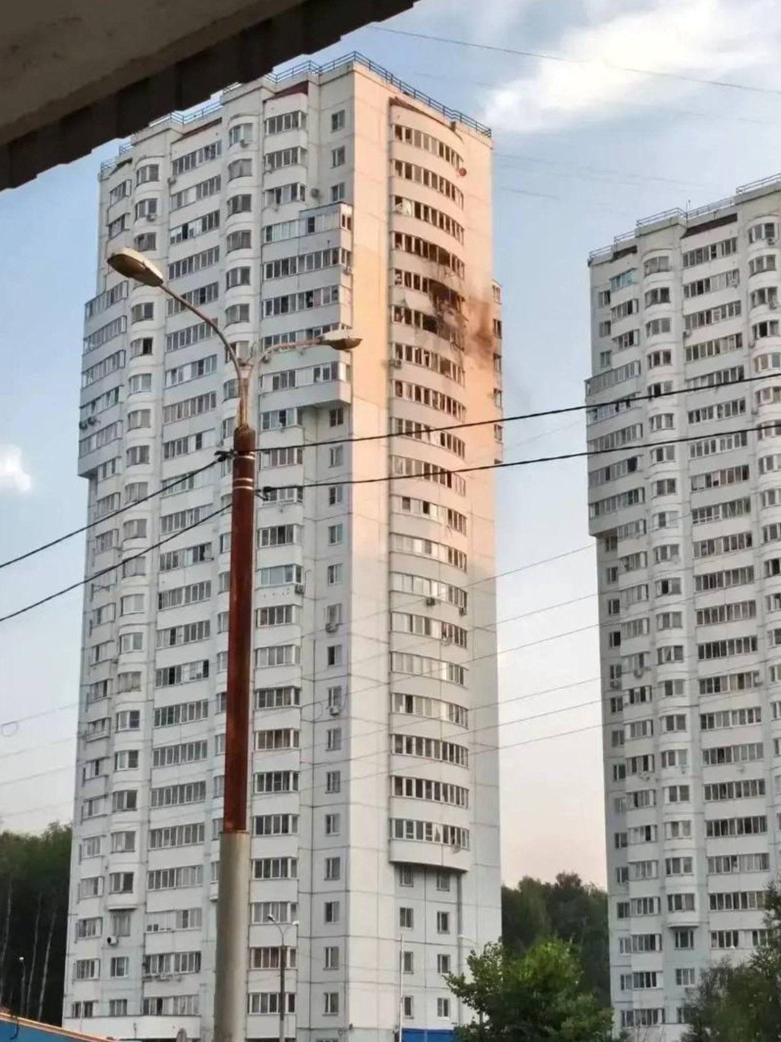صورة التقطها حاكم منطقة موسكو أندريه فوروبيوف لمبنى سكني تضرر جراء هجوم جوي شنته طائرة مسيرة أوكرانية ليلا، في تشيخوف بمنطقة موسكو، روسيا، في 28 يوليو/تموز 2026