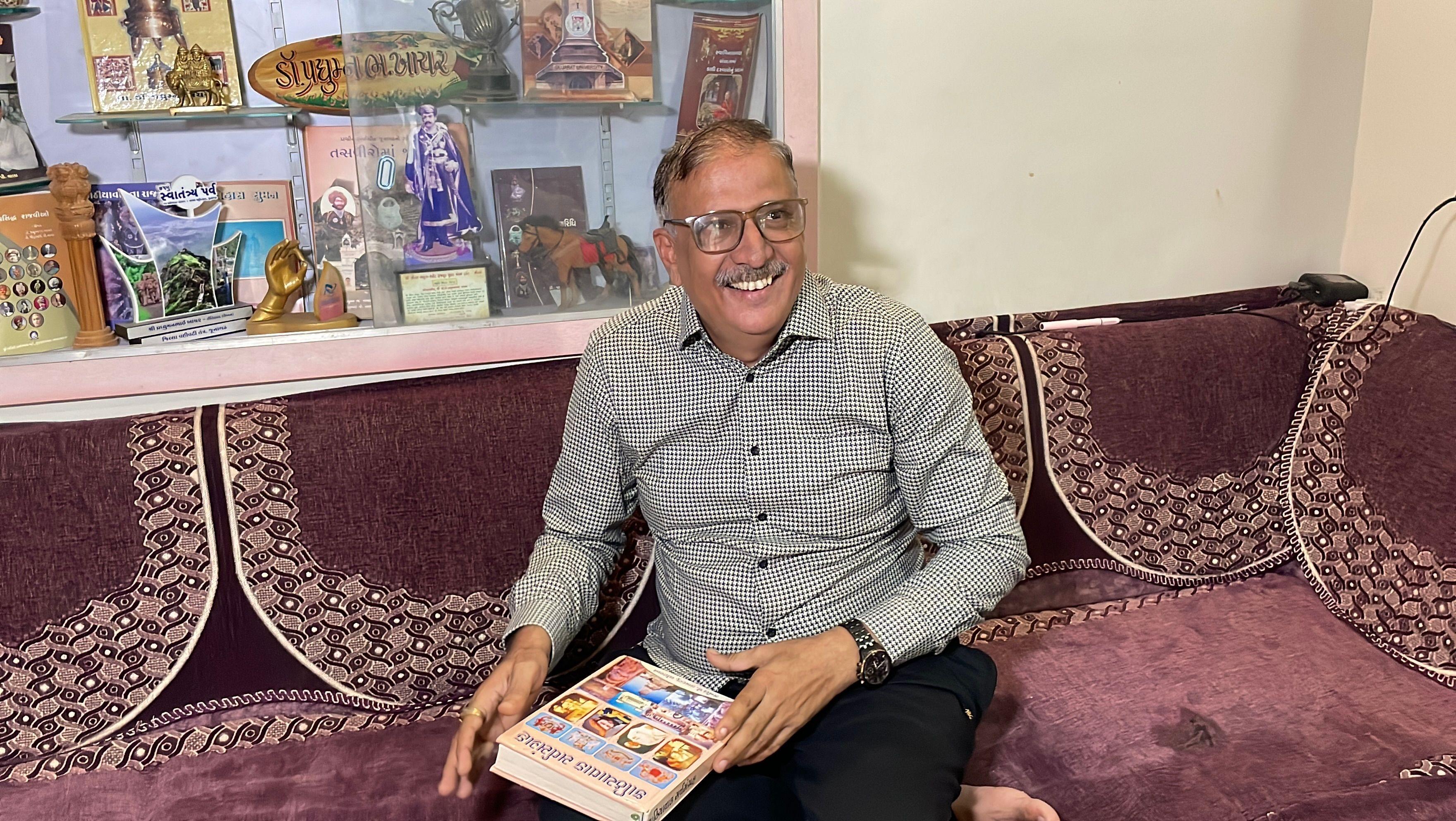 ڈاکٹر پردیومن کھچر بھی فلم ’دھورندھر‘ میں بلوچ کمیونٹی کے لیے بولے گئے مکالموں سے ناراض ہیں