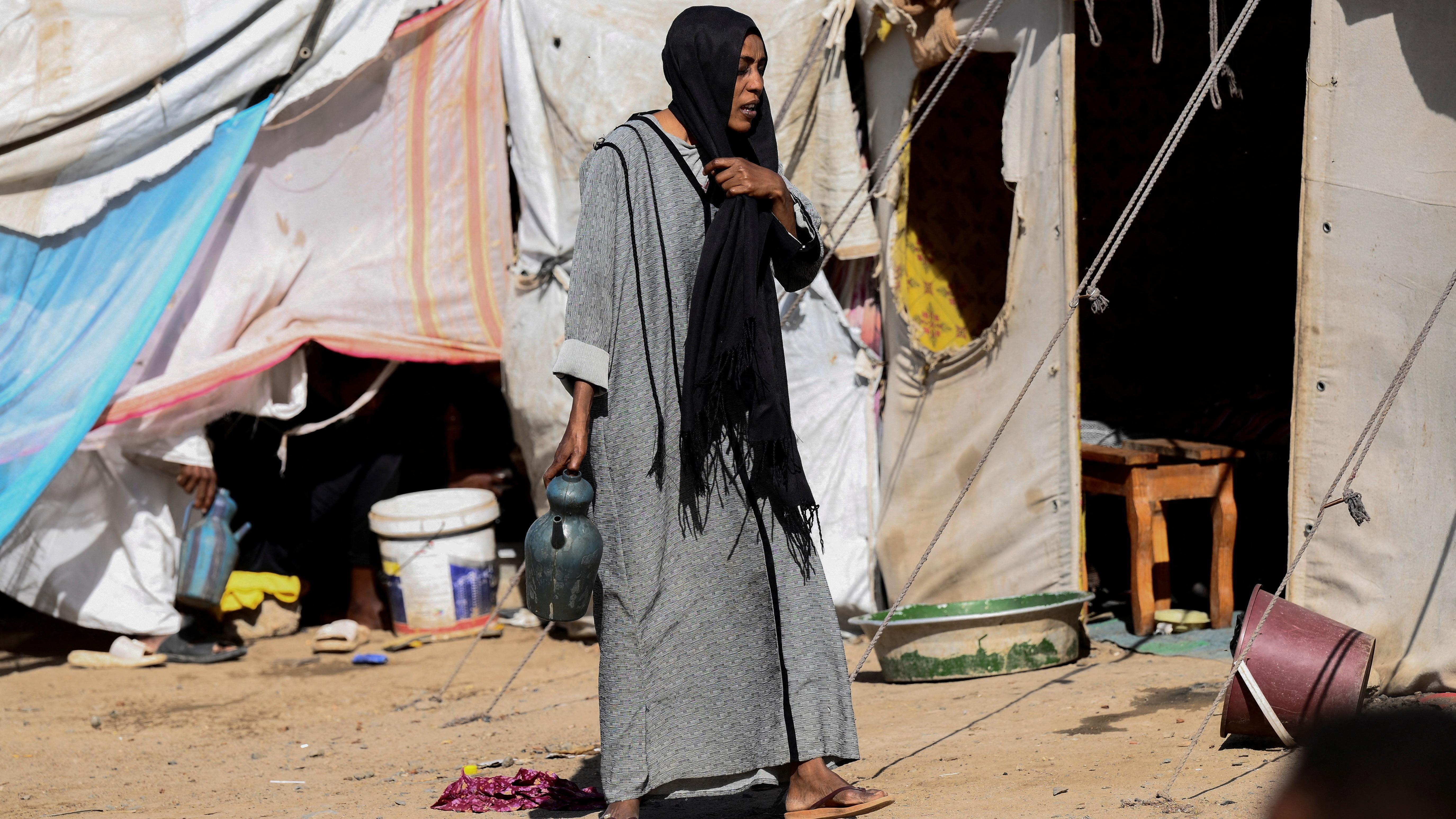 النازحون السودانيون في بورتسودان يستعيدون ذكريات حياتهم في الذكرى الثانية للحرب