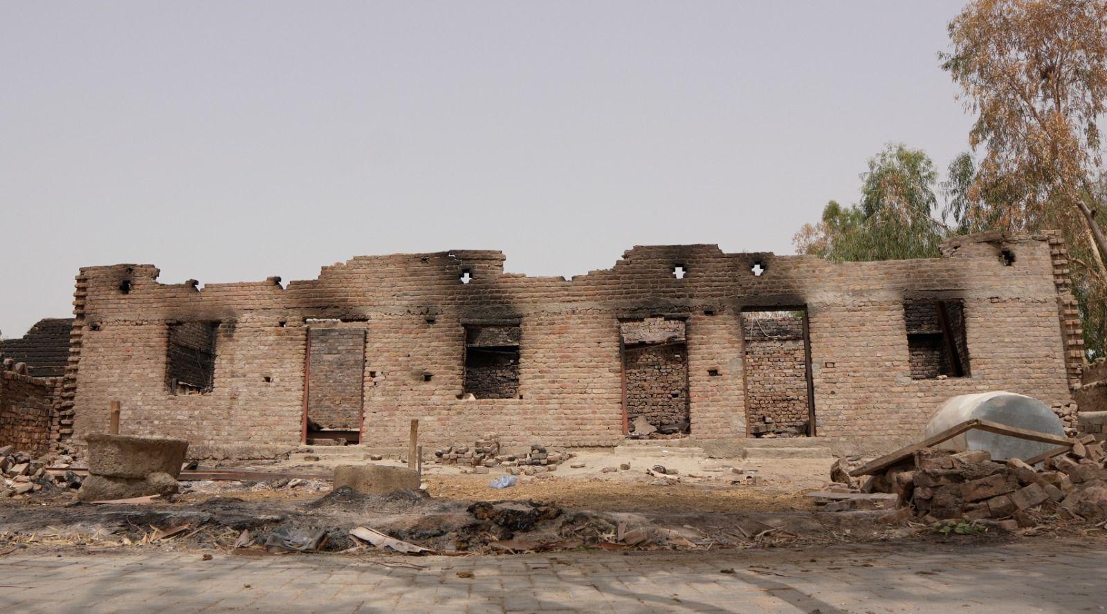 جیکب آباد میں محبت کی شادی کی سزا میں انتقاماً پورا گاؤں جلا دیا گیا