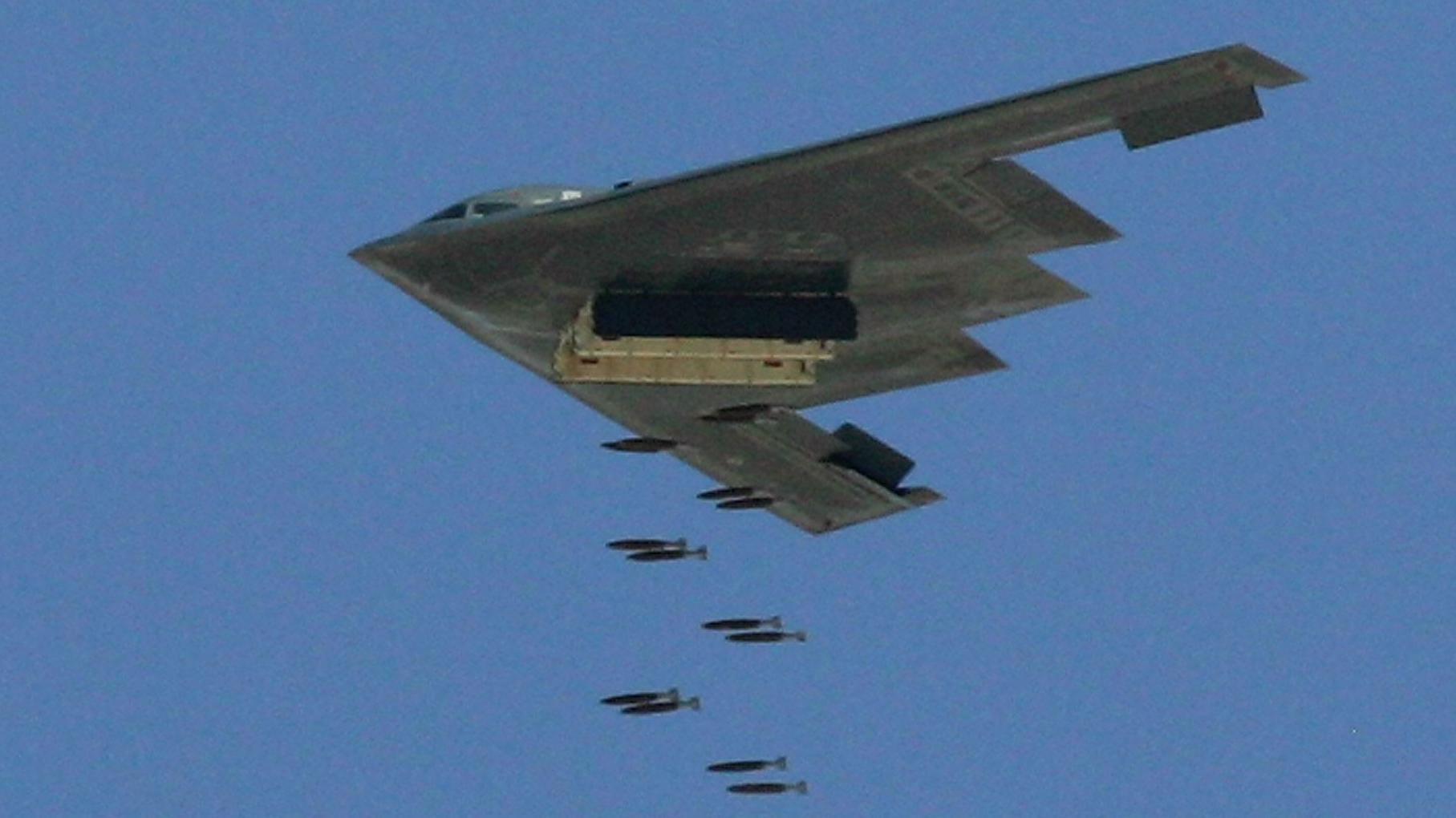 Un B2 de EE.UU. lanzando bombas