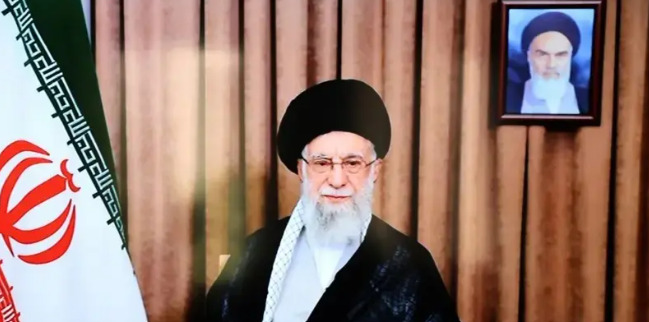 خامنئي يظهر في كلمة مسجلة لأول مرة منذ وقف إطلاق النار، ووزير الدفاع الأمريكي يستعد لإعلان "تحديث كبير" 1 خامنئي في خطاب متلفز