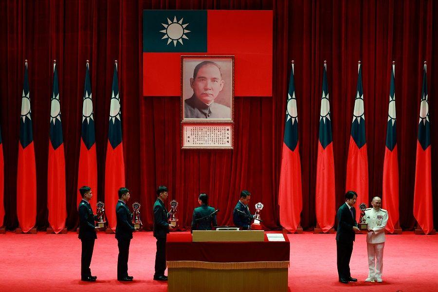 台灣總統賴清德在93閲兵前一天，到國防部出席「軍人節暨全民國防教育日表揚大會」。