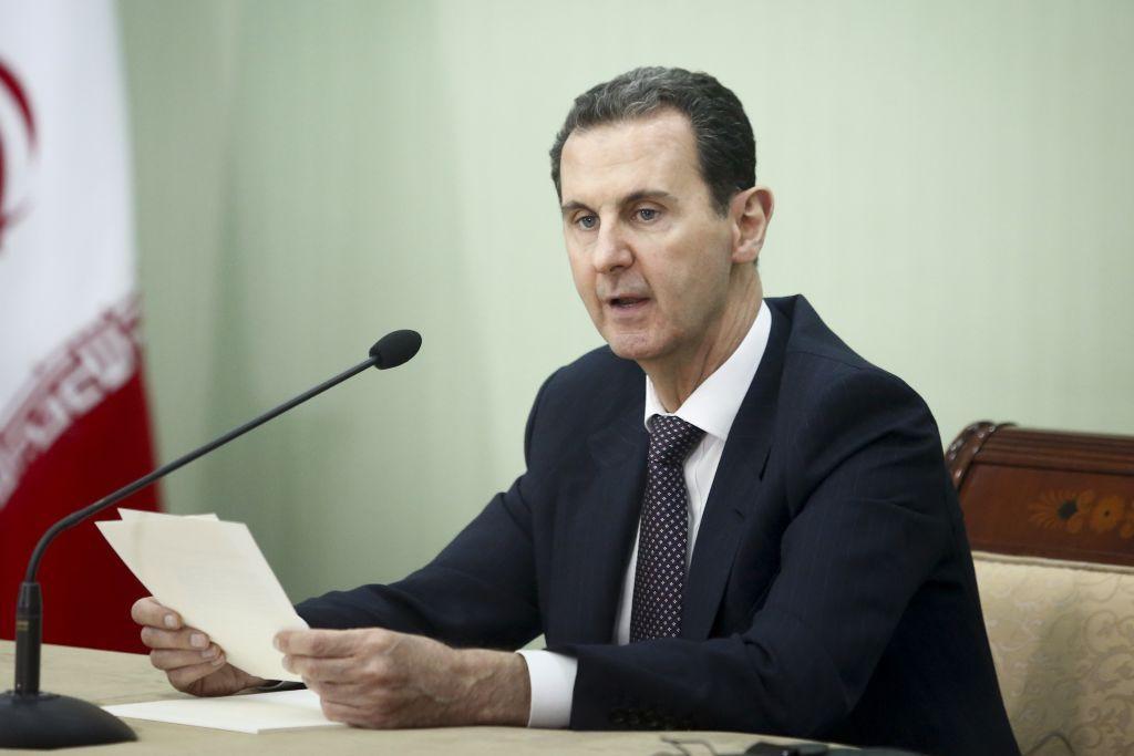 Assad dando un discurso.