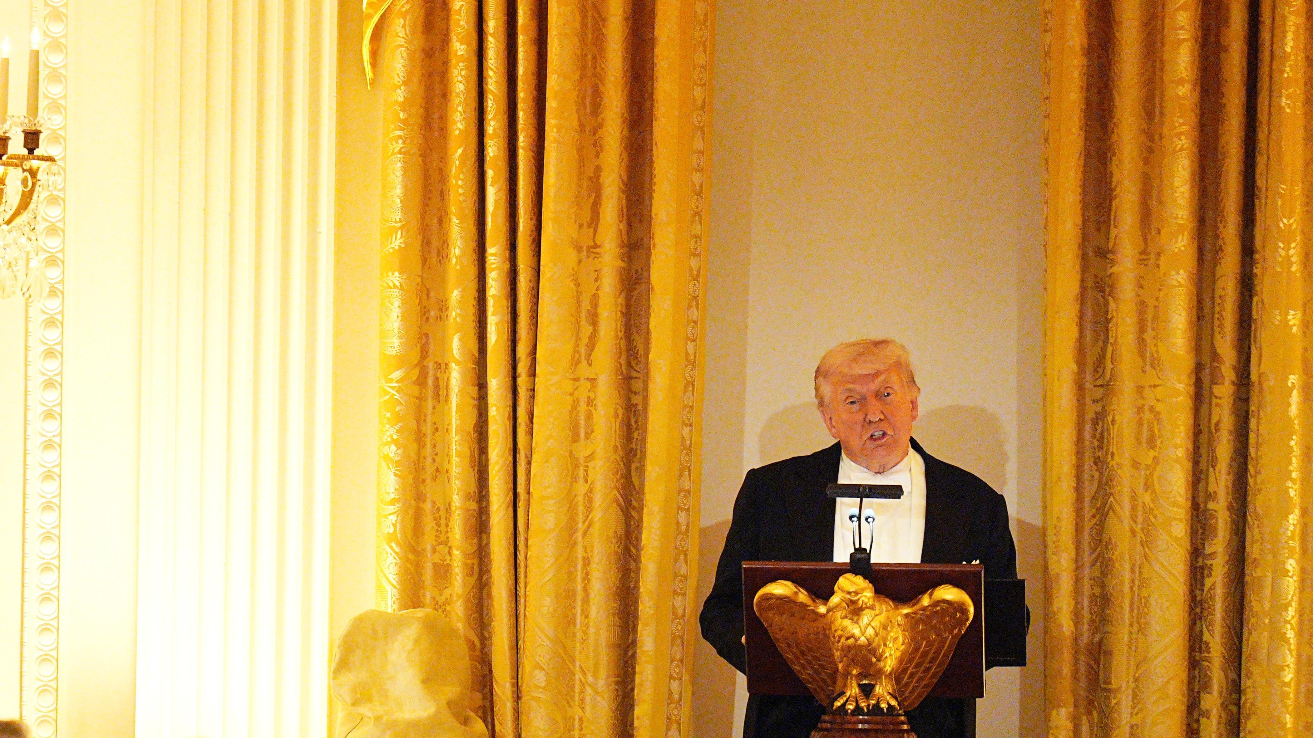 تقارير: ترامب يطلب من مساعديه الاستعداد لـ"حصار إيران" لفترة أطول 