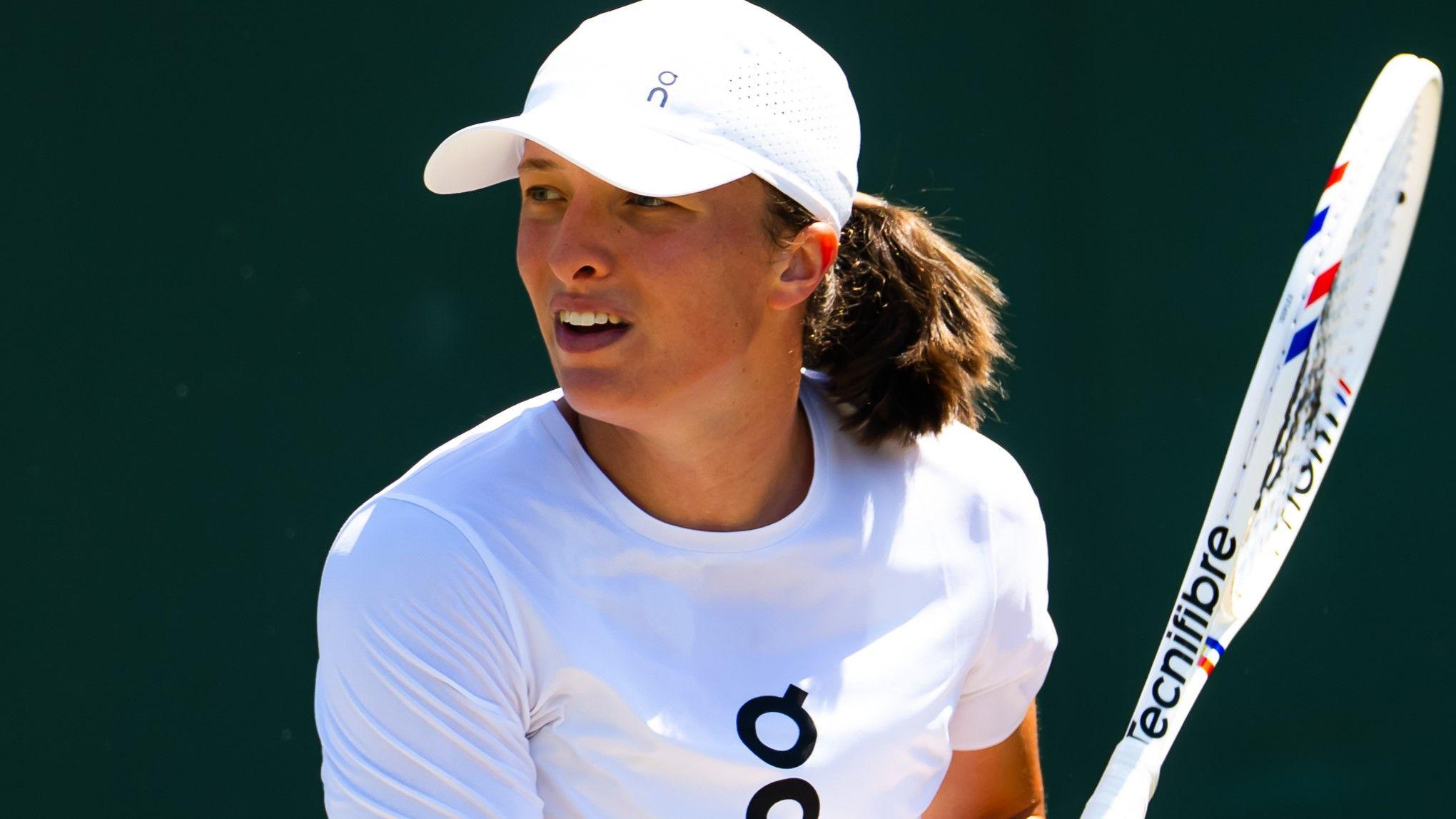 Wimbledon: Follow build-up to Swiatek v Anisimova in womens final