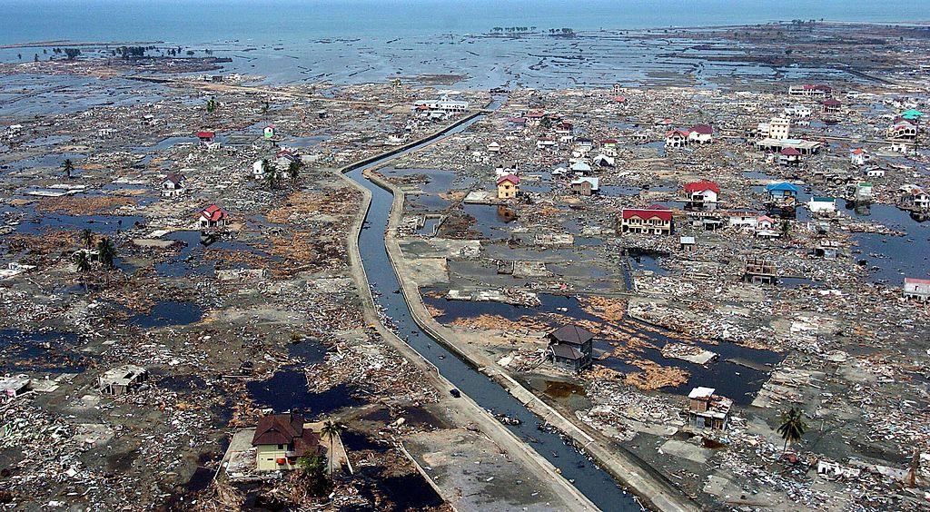 La costa devastada de Banda Aceh dos semanas después del tsunami de 2004.