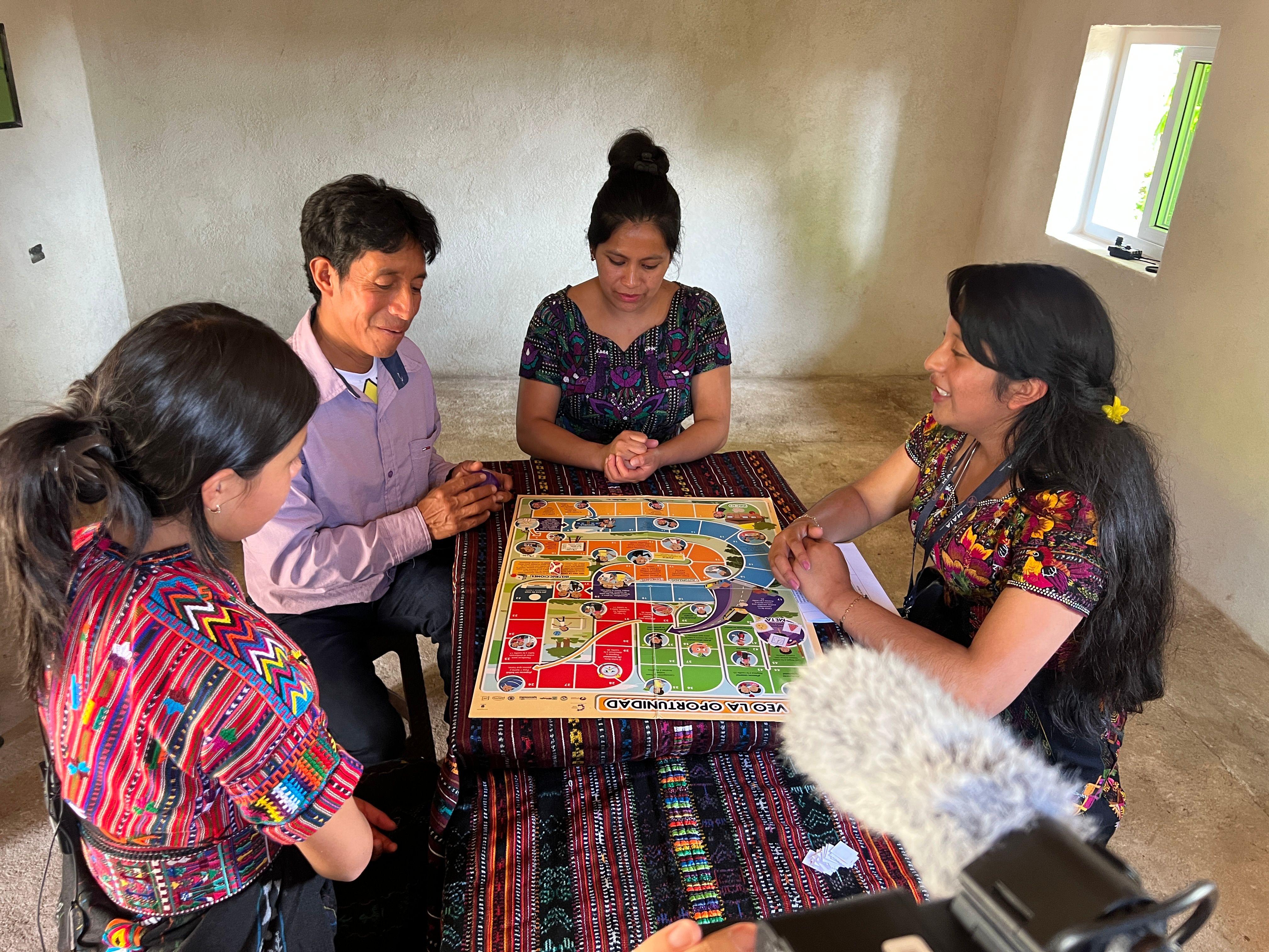 Familia de Yazmín y la mentora de MAIA