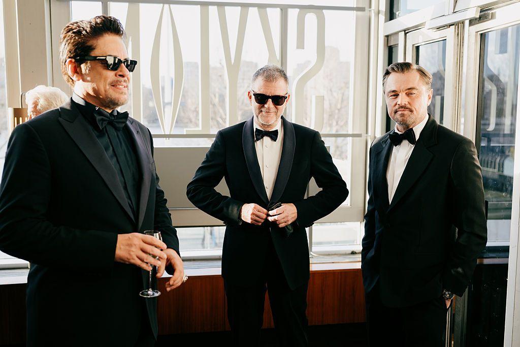 Paul Thomas Anderson rodeado de sus actores principales, Leonardo Di Caprio y Benicio del Toro