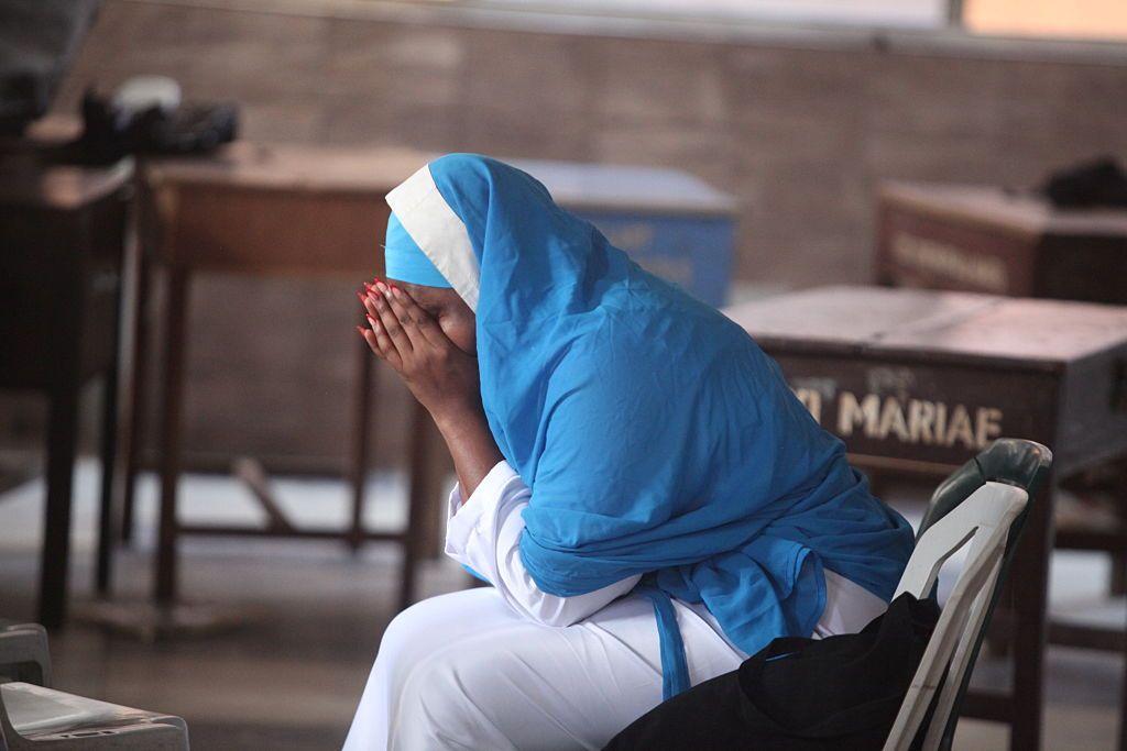 Una mujer católica en Nigeria celebra la Semana Santa.