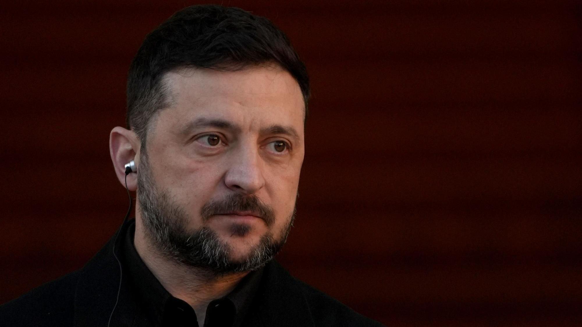 Zelensky about to arrive at Downing Street for talks on Ukraine peace plan