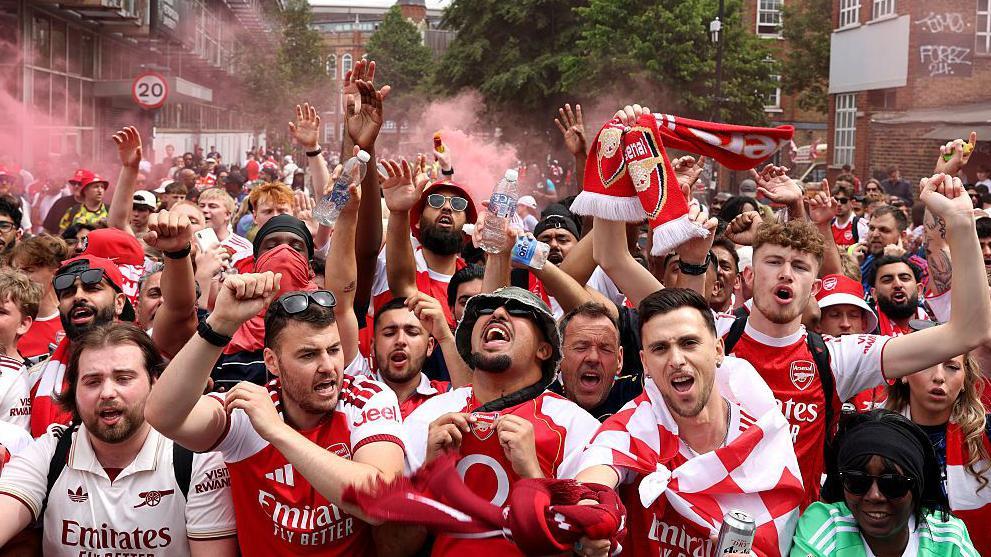 Arsenal to celebrate Premier League win with north London victory parade 