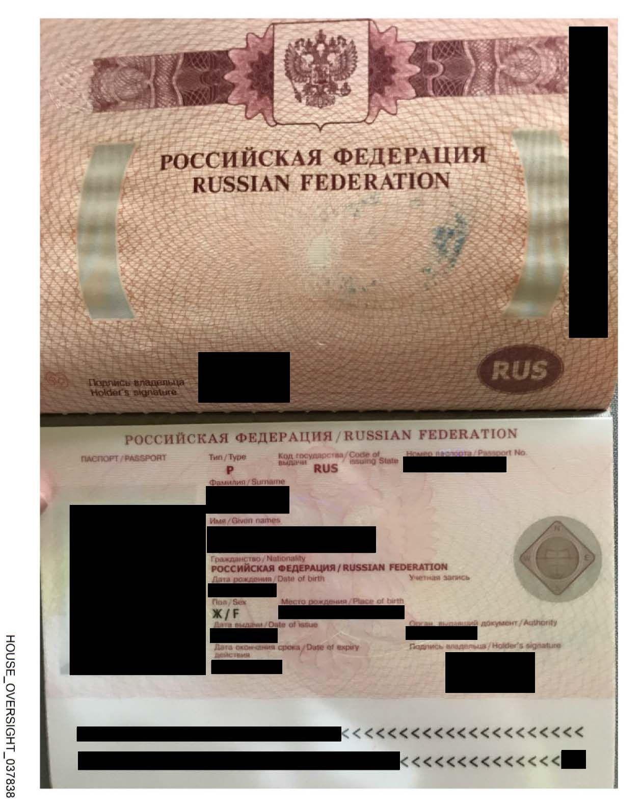 Una foto de un pasaporte con datos protegidos