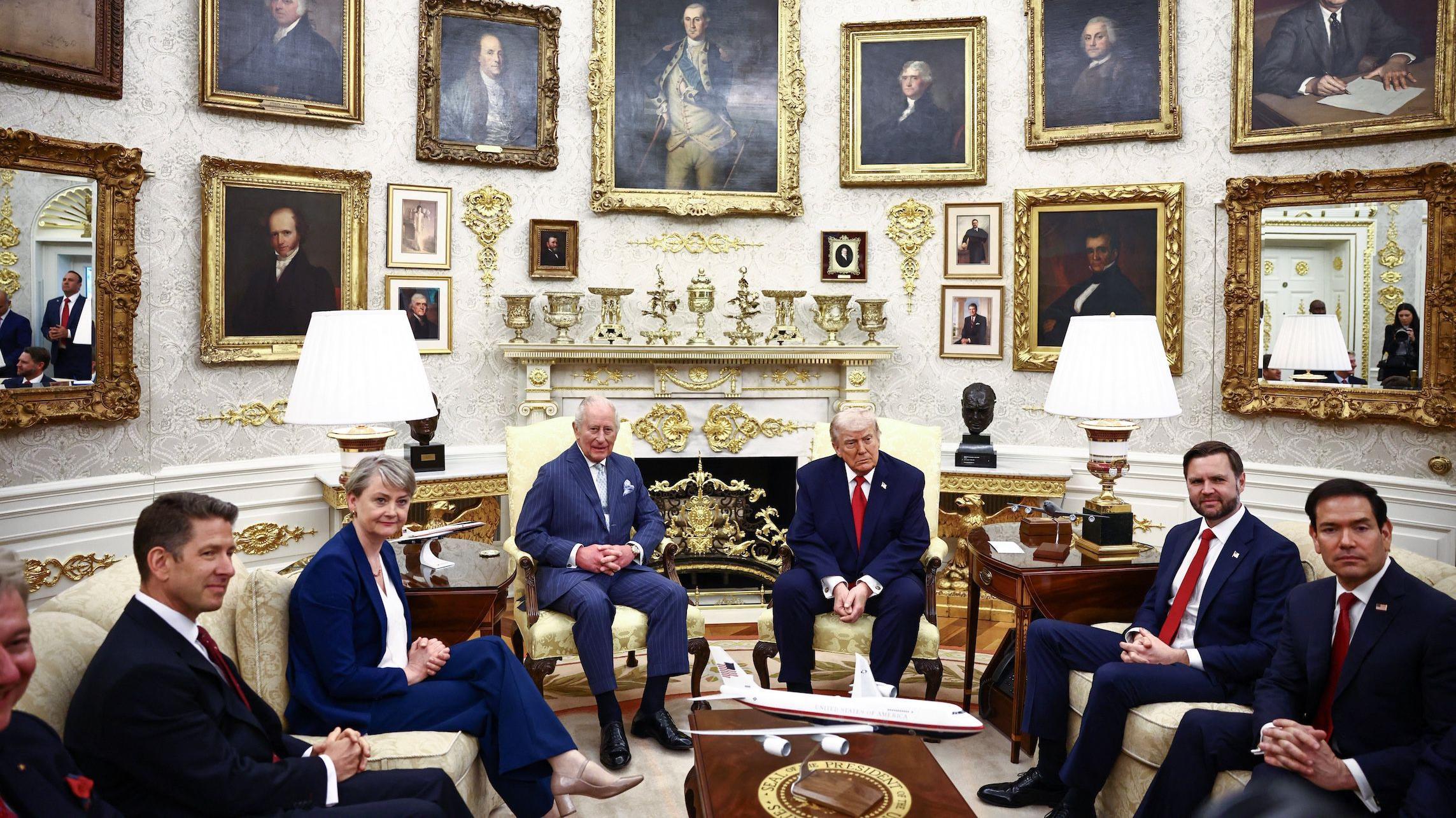 Predsednik Donald Tramp, Kralj Čarls, Džej Di Vens i Marko Rubio u Ovalnom kabinetu