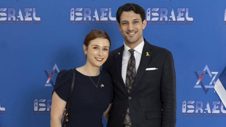 La embajada de Israel en Estados Unidos identificó a la pareja asesinada a tiros en Washington como Sarah Lynn Milgrim y Yaron Lischinsky.