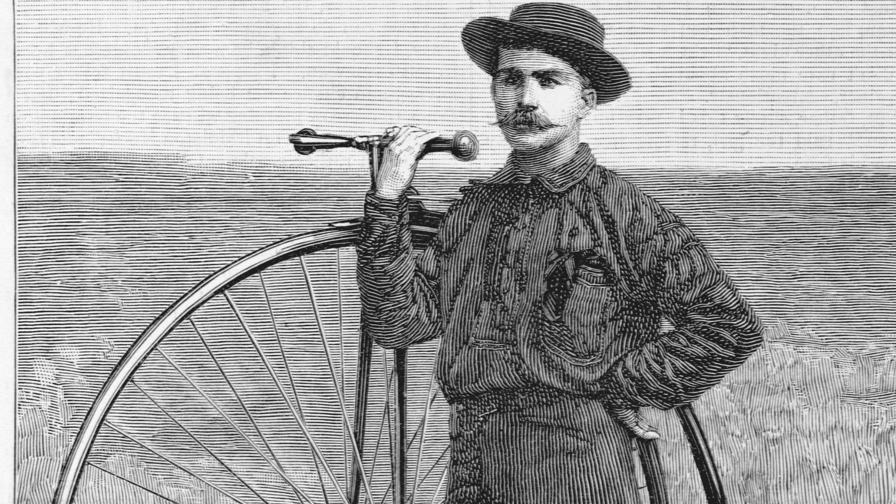 Um desenho a lápis de Thomas Stevens em pé ao lado de sua bicicleta penny-farthing