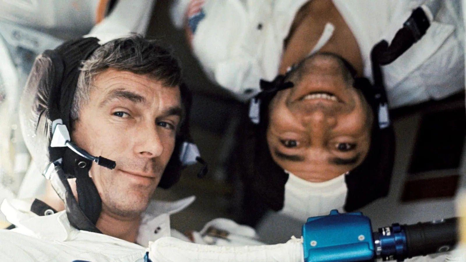 Dois astronautas