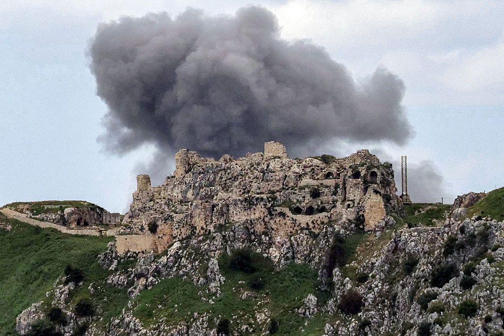 Humo sobre el castillo de Beaufort en medio de los ataques de Israel.