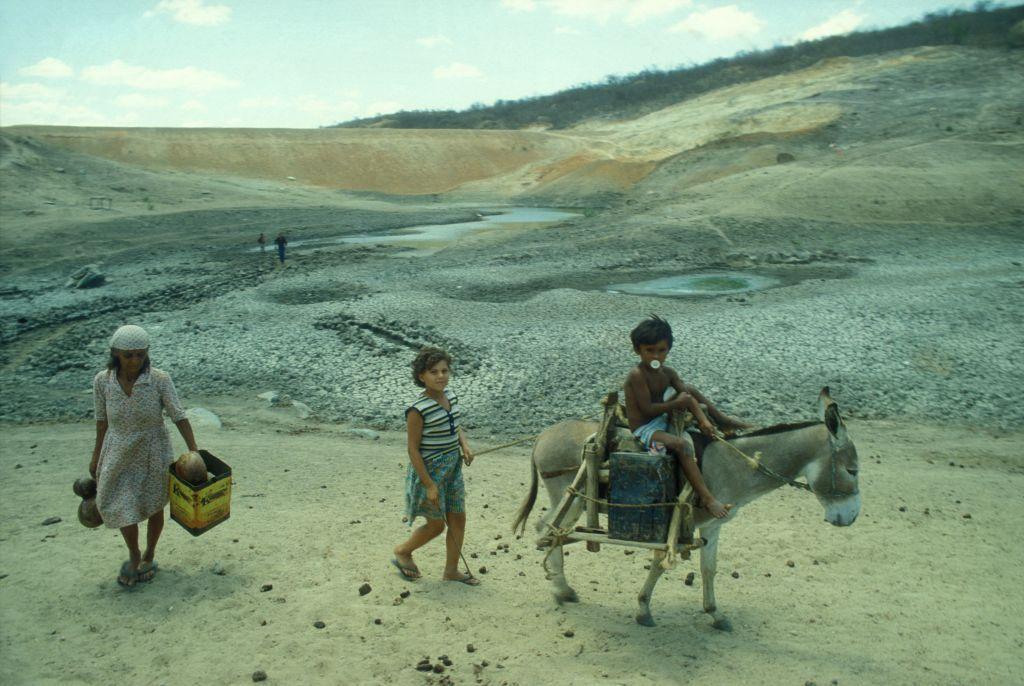 Foto de seca no Nordeste em 1984