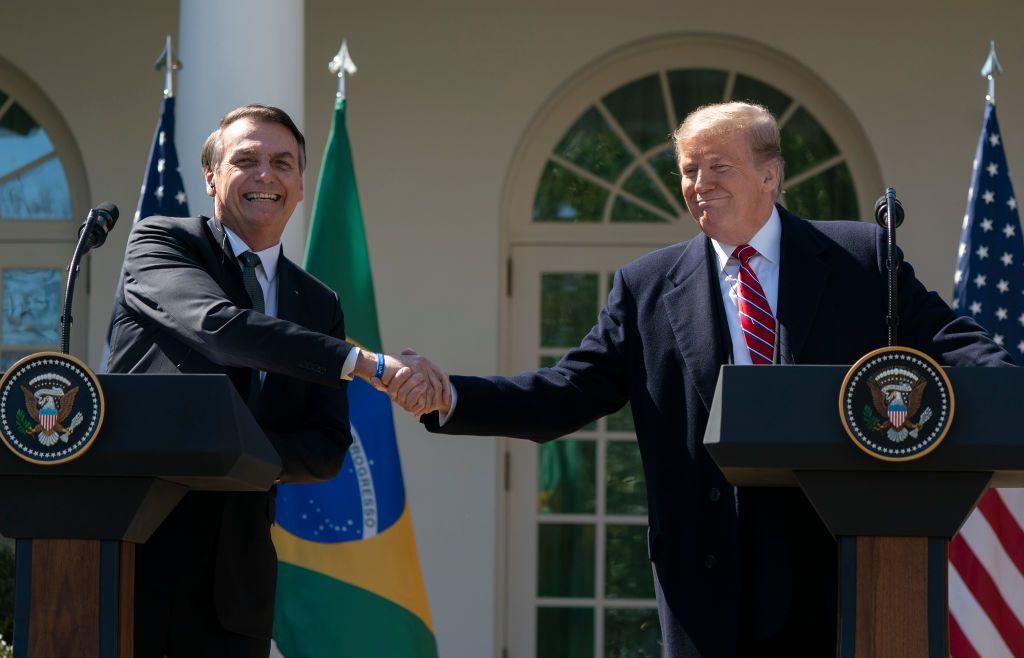 Jair Bolsonaro saluda a Donald Trump en la Casa Blanca