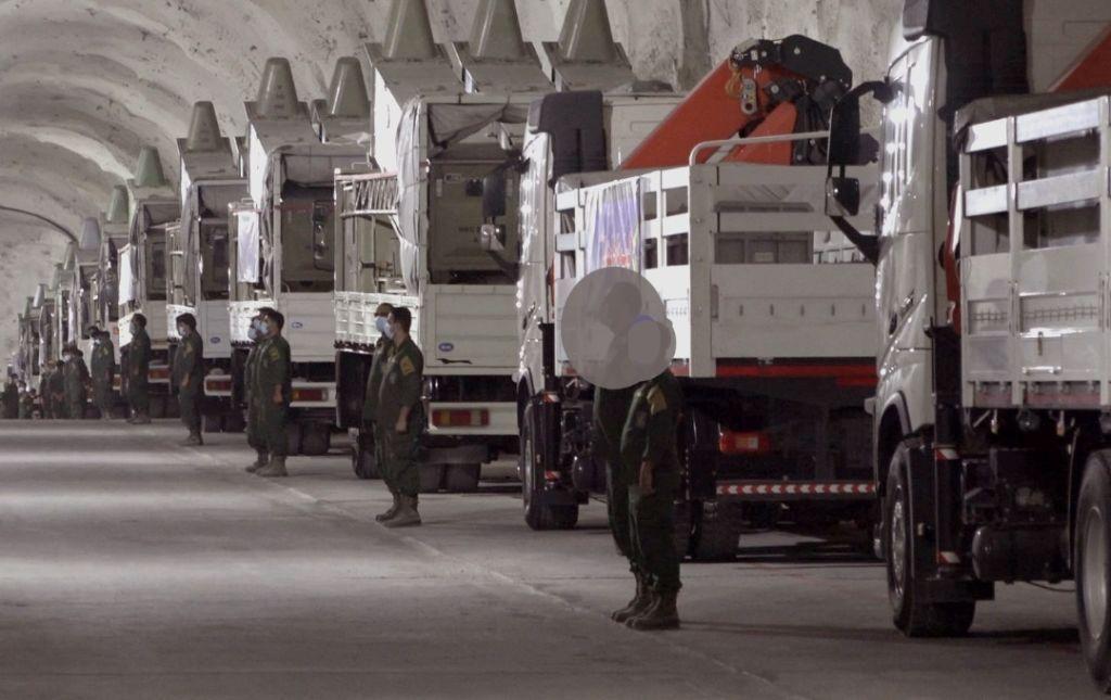 Camiones con cohetes listos para ser disparados.